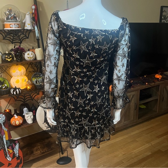 NWOT Sam Edelman Women’s Star Embroidery Off The Shoulder Dress SZ 4 ✨🖤⭐️ - Picture 7 of 11